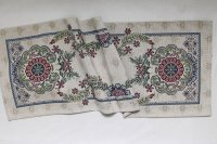 Obrus gobelínový- KVETINOVÝ ORNAMENT, prírodný podklad 36 x 98 cm