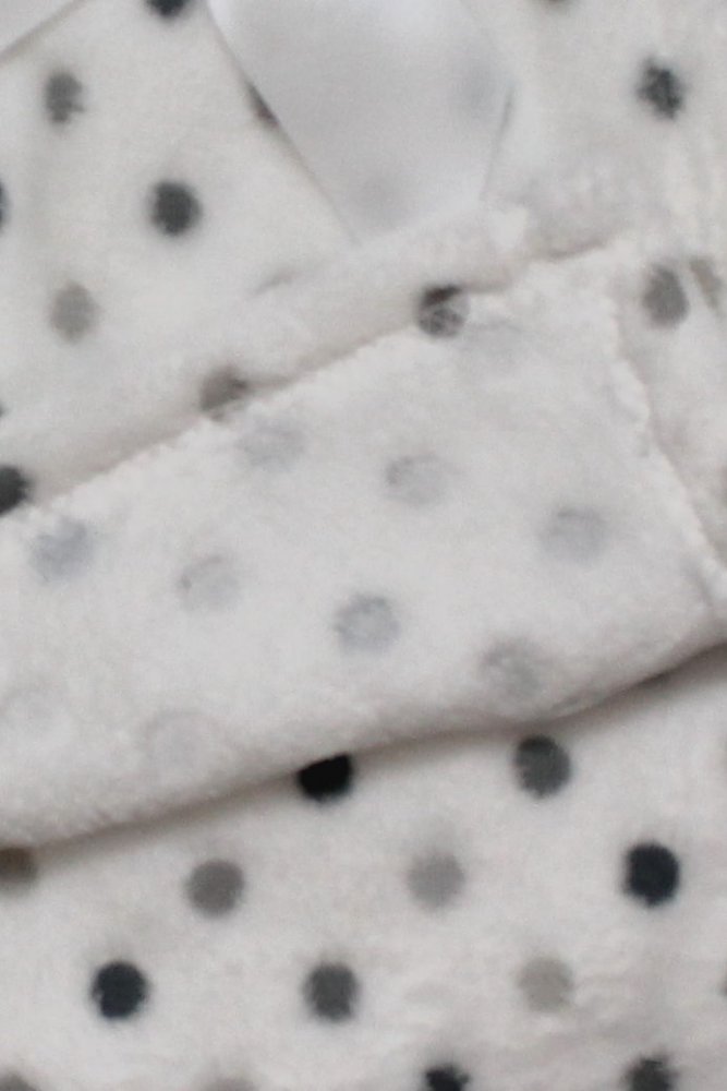 Detská deka - zavinovačka 75 x 100 cm,  biela so sivými bodkami