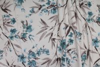 Dekoračná bavlnená látka-  31090/3026, modré kvety s hnedými stonkami= ZVYŠOK 2,50 m x 1,40 m