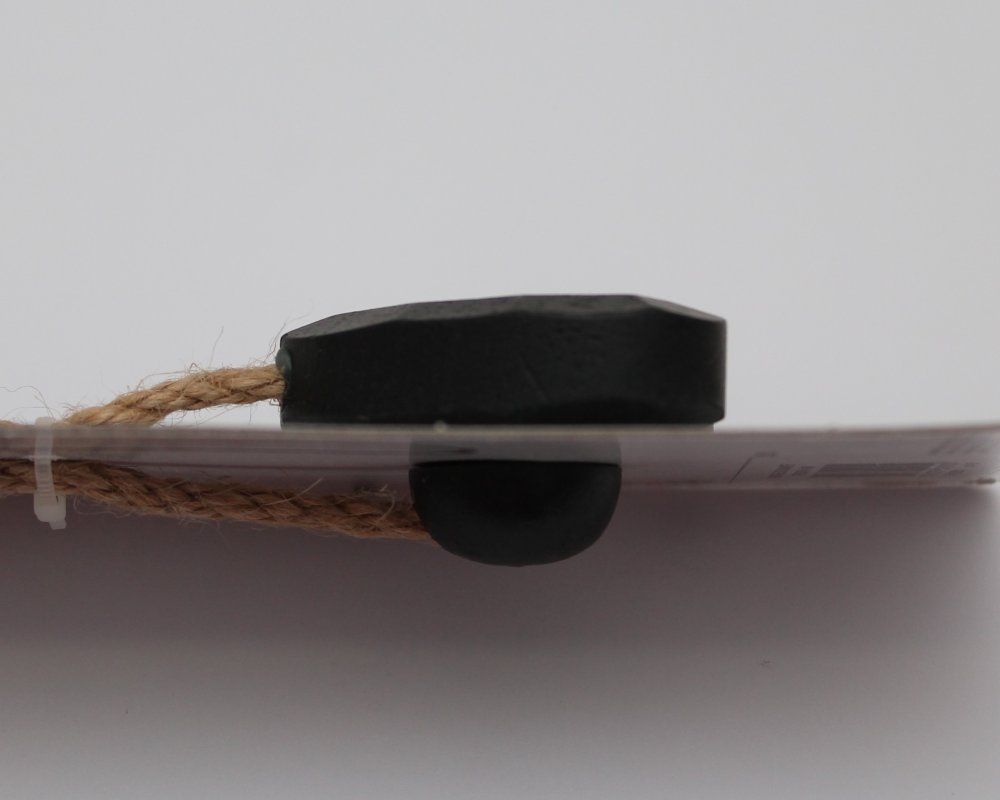 Magnet- SRDCE čierne drevené s režným povrázkom