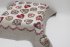 Obrus gobelínový- SRDCE S RUŽAMI, prírodný podklad* - Rozmer: 100 x 100 cm (tolerancia rozmeru podľa výrobcu +/- 3cm)